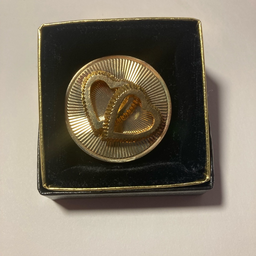 Vintage Gold Hearts Pin - Picture 5 of 5